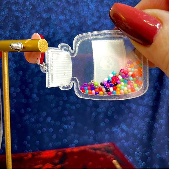 Poison pills skull earrings - Picture 6 of 11